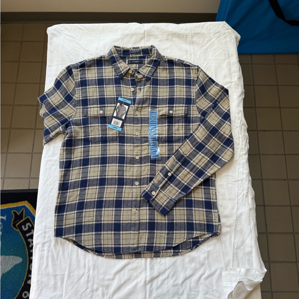 Lucky Brand Men’s Blue and Cream Casual Button Down Shirt New with Tags‎